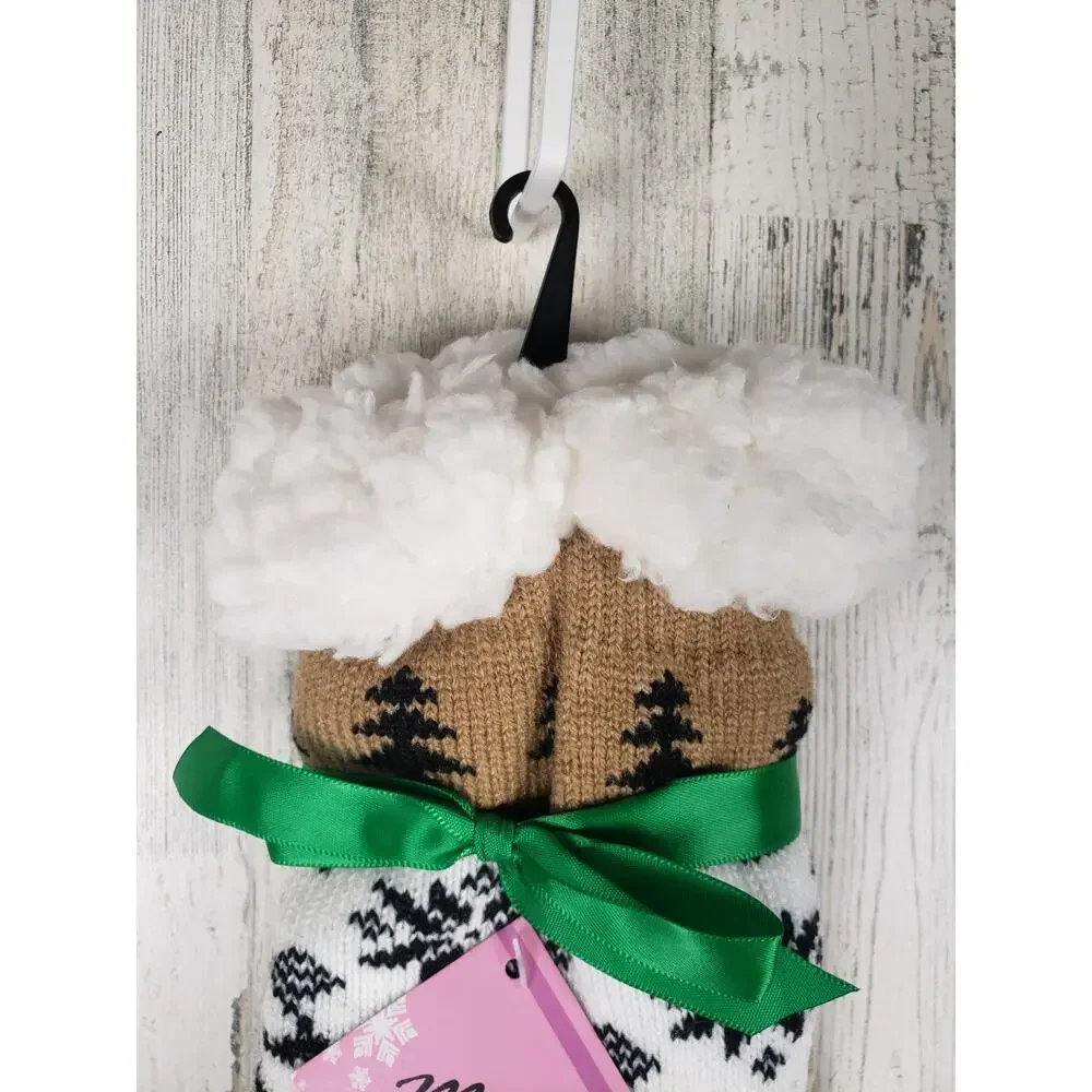 NWT Sherpa Lined Knit Winter Snowflake Holiday Design No-Slip Slipper Socks
